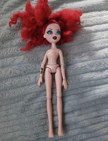 Poupee bratz meygana MGA 2012