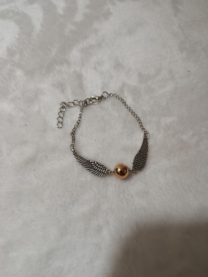 Arret de collection , joli bracelet " Harry Potter , vif d'or  "  ( bien lire svp ) - photo numéro 2