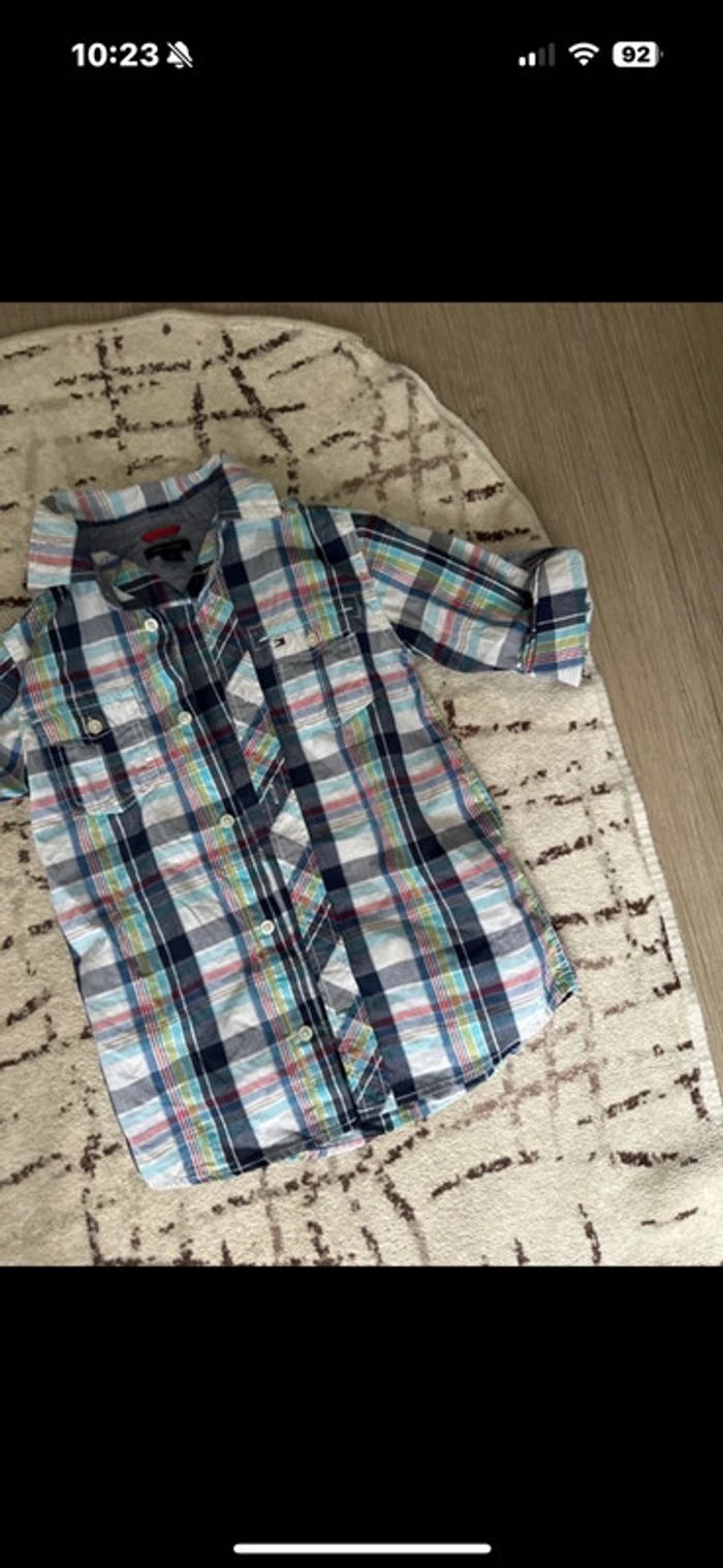 Chemise tommy hilfilger 6 ans excellent état - photo numéro 2