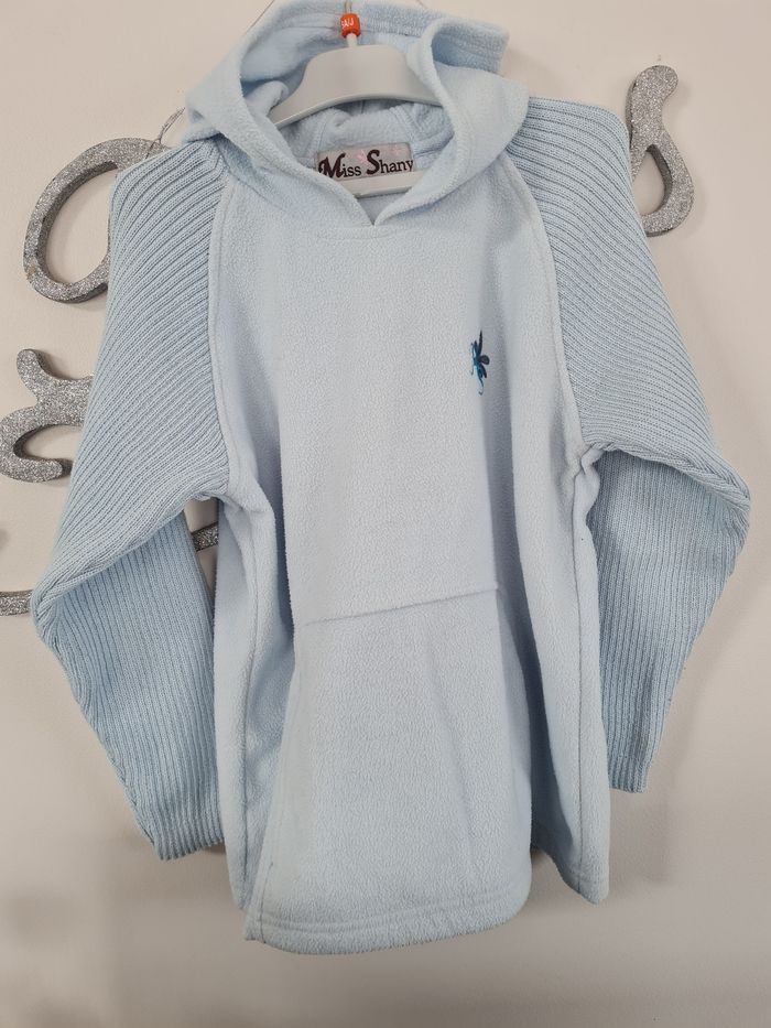 Très joli pull polaire bleu ciel