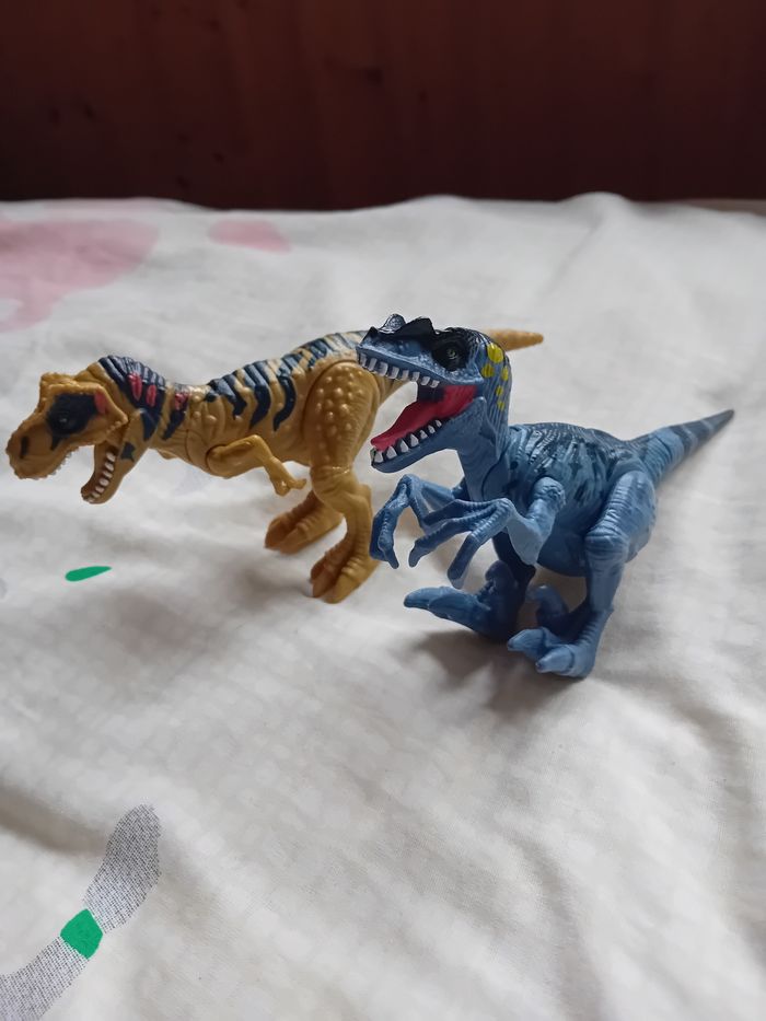 2 dinosaures articulés