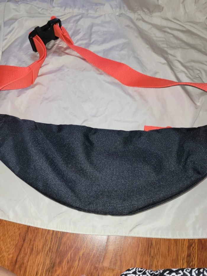 Sac banane nike casi neuf - photo numéro 4