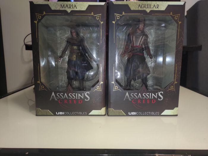 Lot 2 figurines assassin's creed Maria et Aguilar