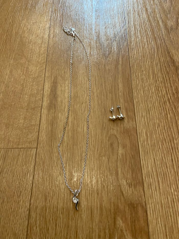 Ensemble collier + boucles fantaisie neuf