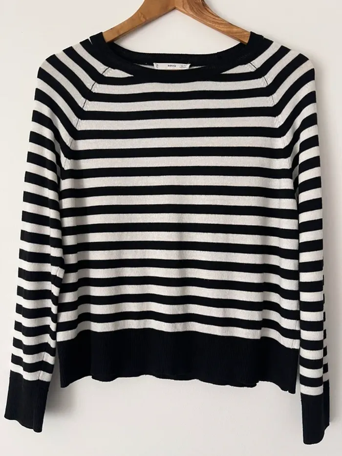 Joli petit pull ample à maille fine avec rayures noires et blanches Mango (MNG) taille S