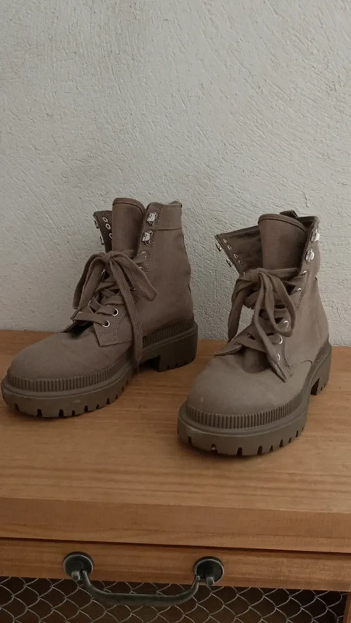 Chaussures style bottines - photo numéro 2