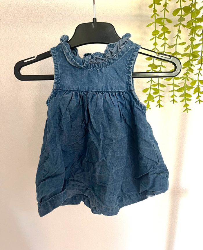 Tres belle robe en jean sans manche bébé fille