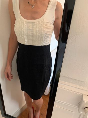 Robe noire et blanche