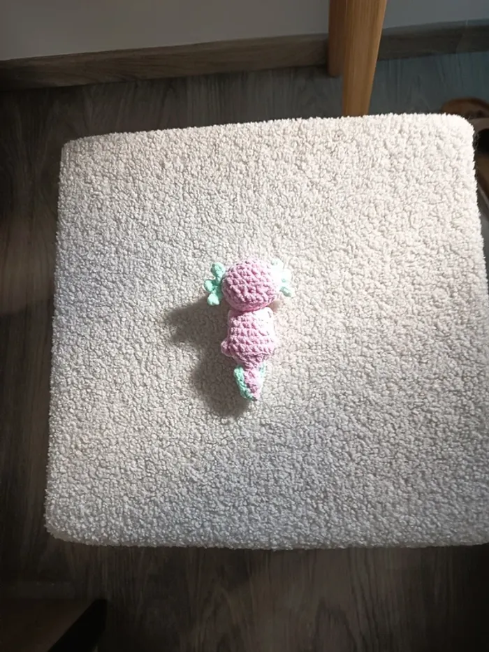 Peluche axolotl rose et vert d'eau crochet neuf - photo numéro 3