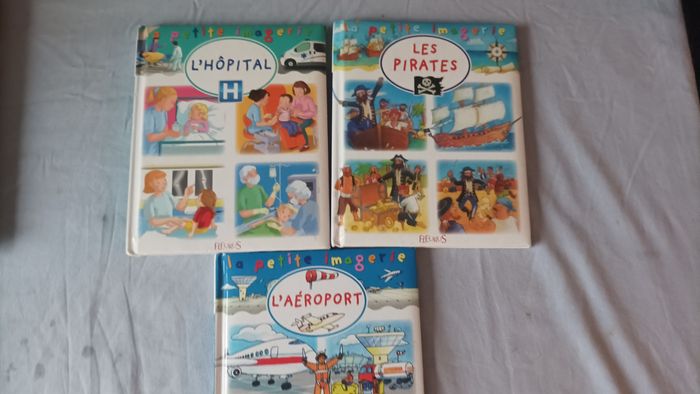 Lot de 3 livres hôpital , pirates et aéroport
