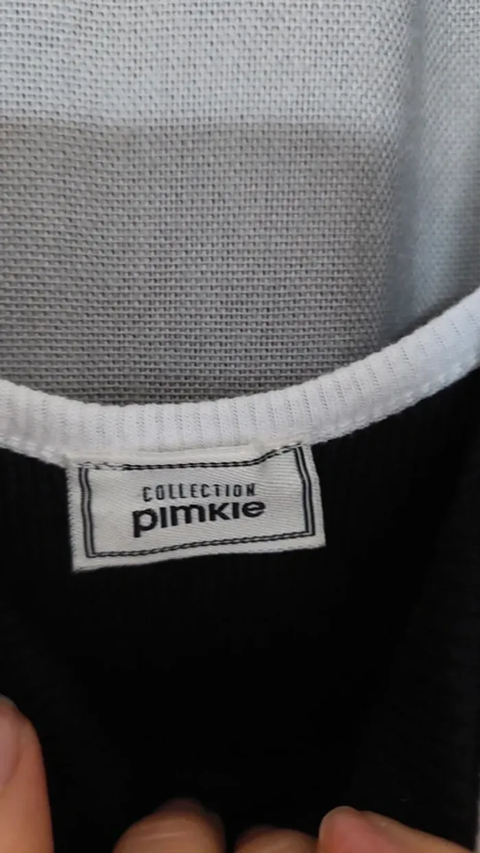 T-shirt Noir avec Contour Blanc – Décolleté Dos en U – Pimkie – Taille L - photo numéro 3