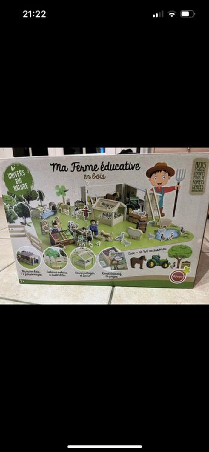 Ferme éducative en bois neuve