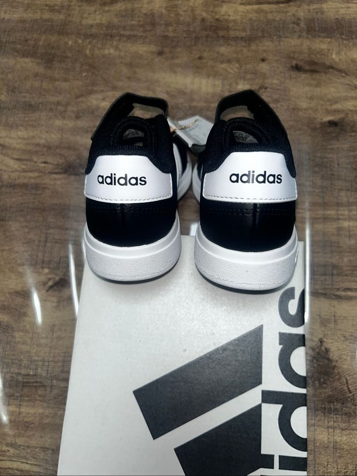 Baskets adidas neuf - photo numéro 3