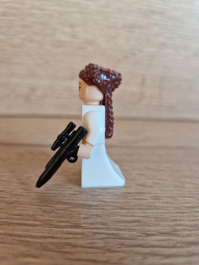 Figurine type lego Princesse Leia star wars - photo numéro 2