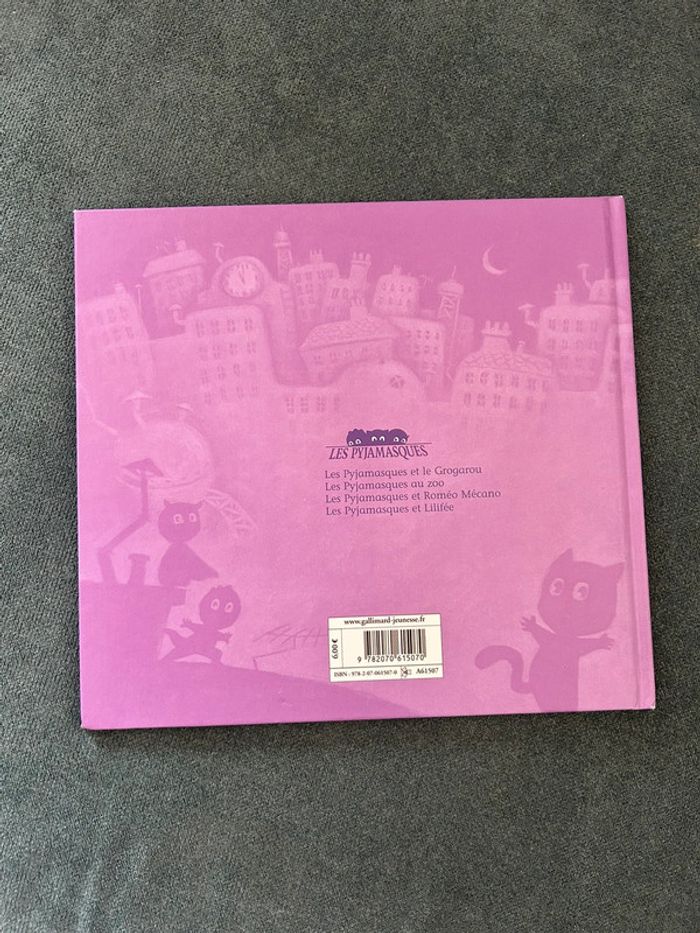 Lot livres et figurine pyjamask - photo numéro 3