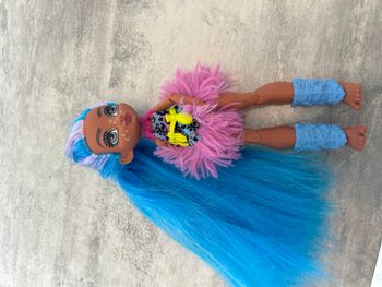 belle poupée cheveux bleus