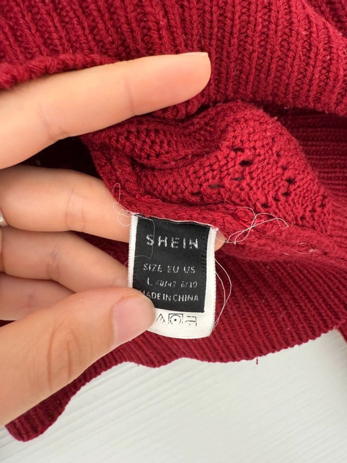 Pull d'hiver ajouré en maille rouge bordeaux framboise col rond - photo numéro 5