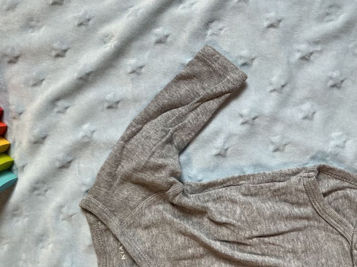 body manches longues gris ouverture devant 1 mois kiabi - photo numéro 7