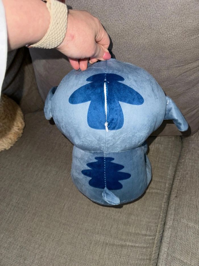 Peluche stitch avec son doudou Disney 100 ans - photo numéro 3