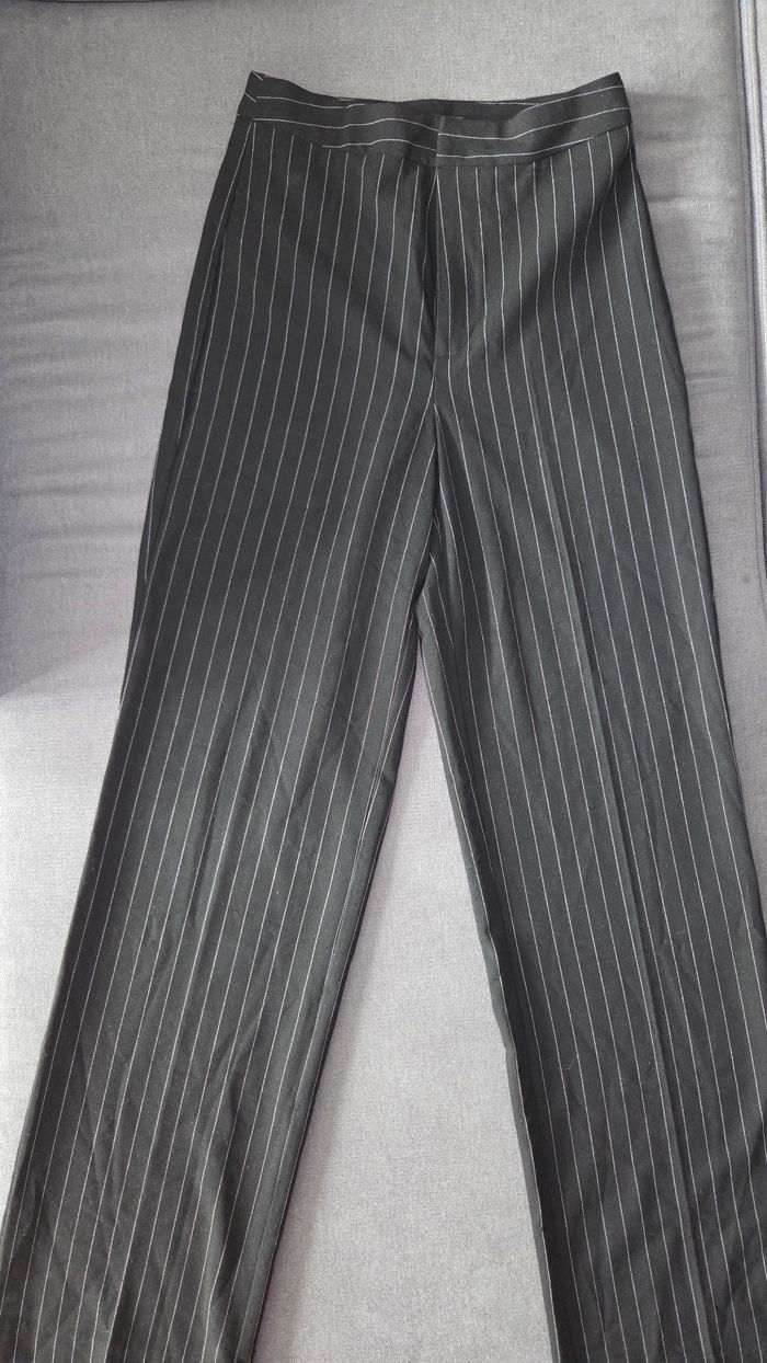 Pantalon à pince Stradivarius taille 34 - photo numéro 1