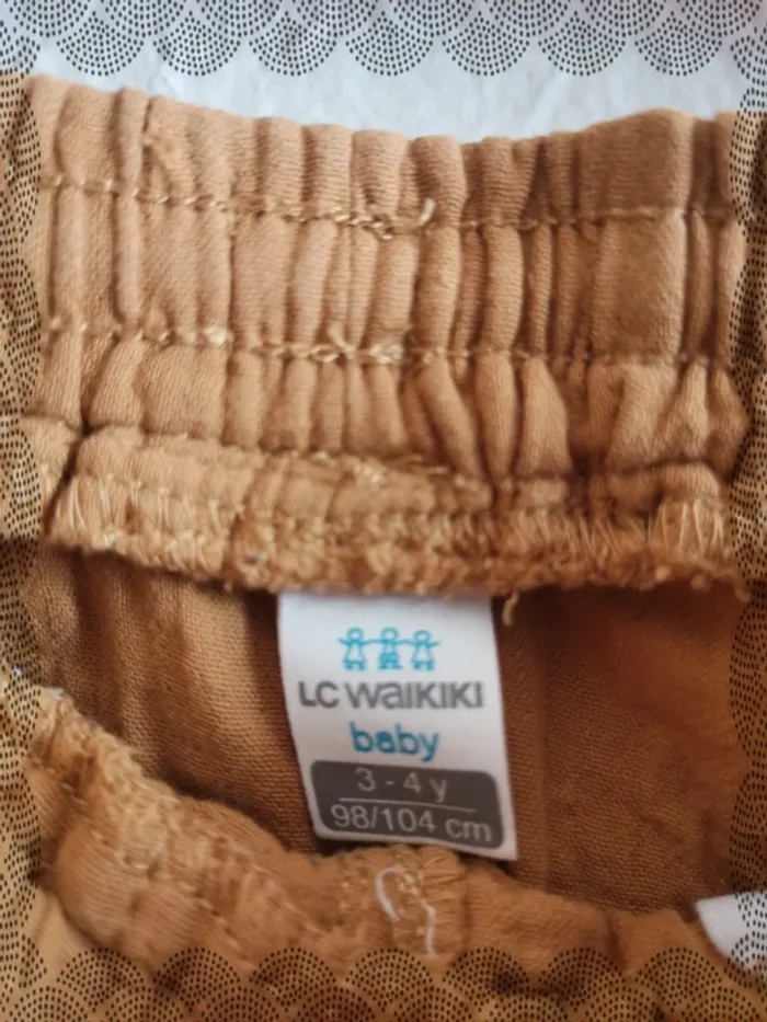 Short LC Waikiki 3/4 ans - photo numéro 4