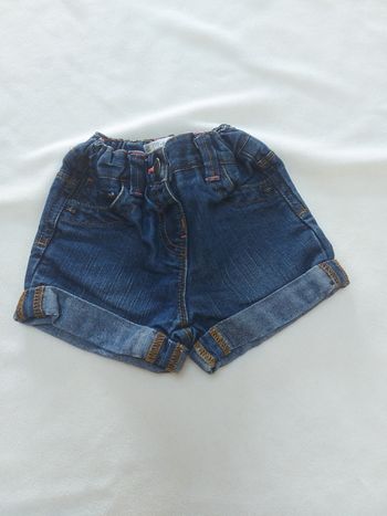 Short en jean taille 9 mois