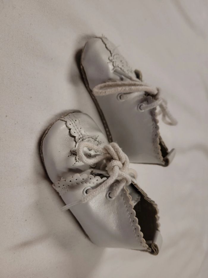 Chaussures souples bébé taille 18 - photo numéro 2