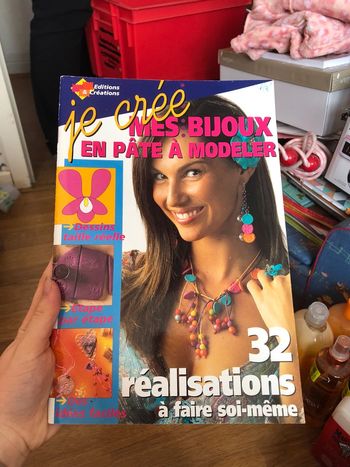 Livre Je crée mes bijoux en pâte à modeler.
