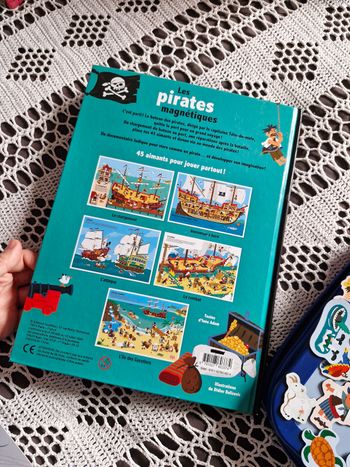 Livre aimants pirate