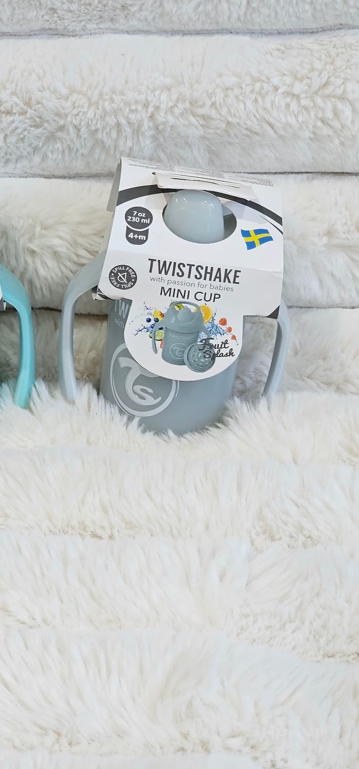 Lot de 2 tasses d'apprentissage Twistshake neuves - photo numéro 3