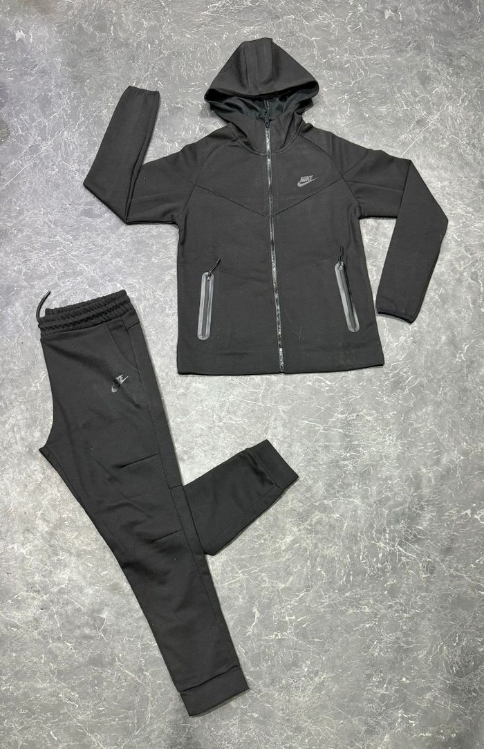 Nike tech S à XXL - photo numéro 2