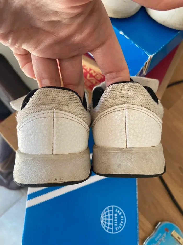 Basket Adidas enfant taille 22 - photo numéro 5