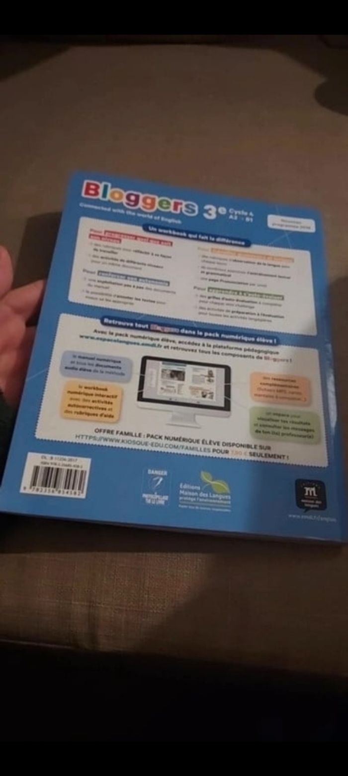 Bloggers 3e - Workbook (Maison des Langues) Prix : 5 État : Bon, couverture légèrement abîmée mais intérieur impeccable - photo numéro 2
