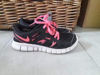 Basket Nike 36.5 noire et rose bon état