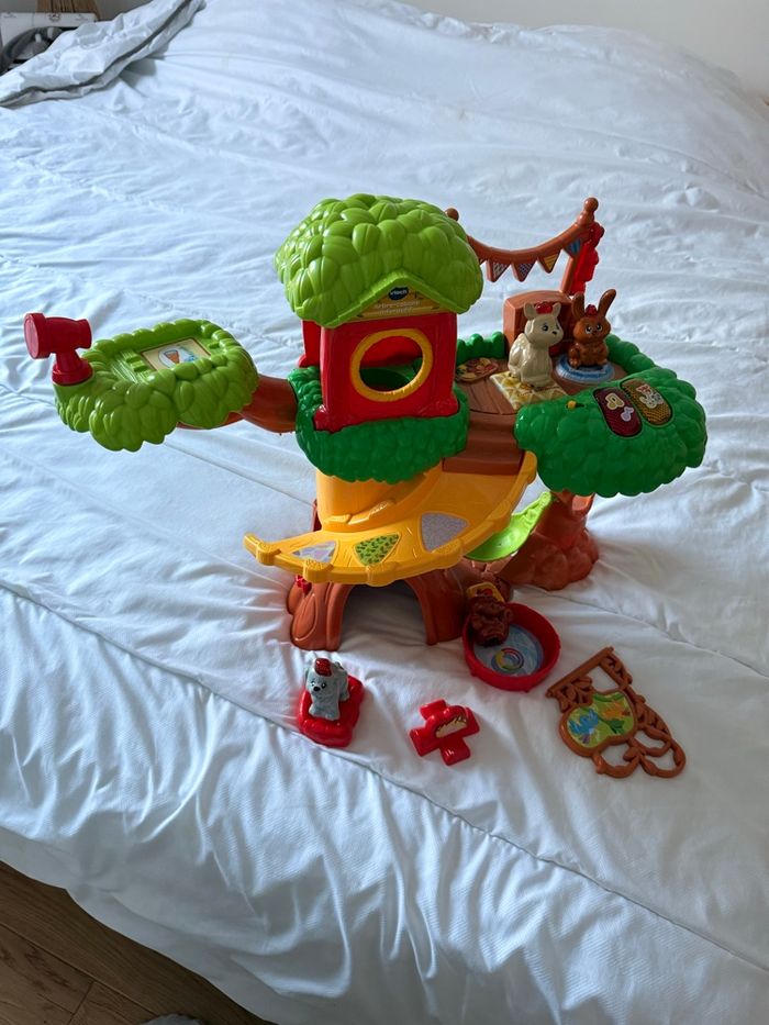 Arbre tututes animaux