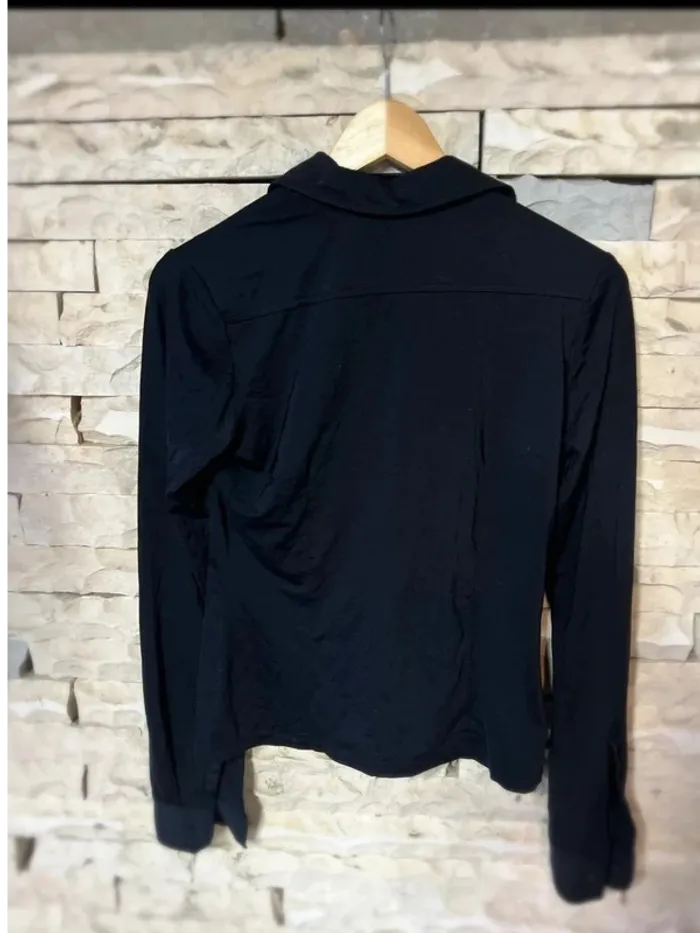 Chemise noir satinée moulante - taille M - mango - neuve - photo numéro 3