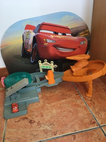 Circuit Cars/ Coffret piste Radiator Springs Hors de Contrôle Mini Racers (neuf, vidéo à l’appui)