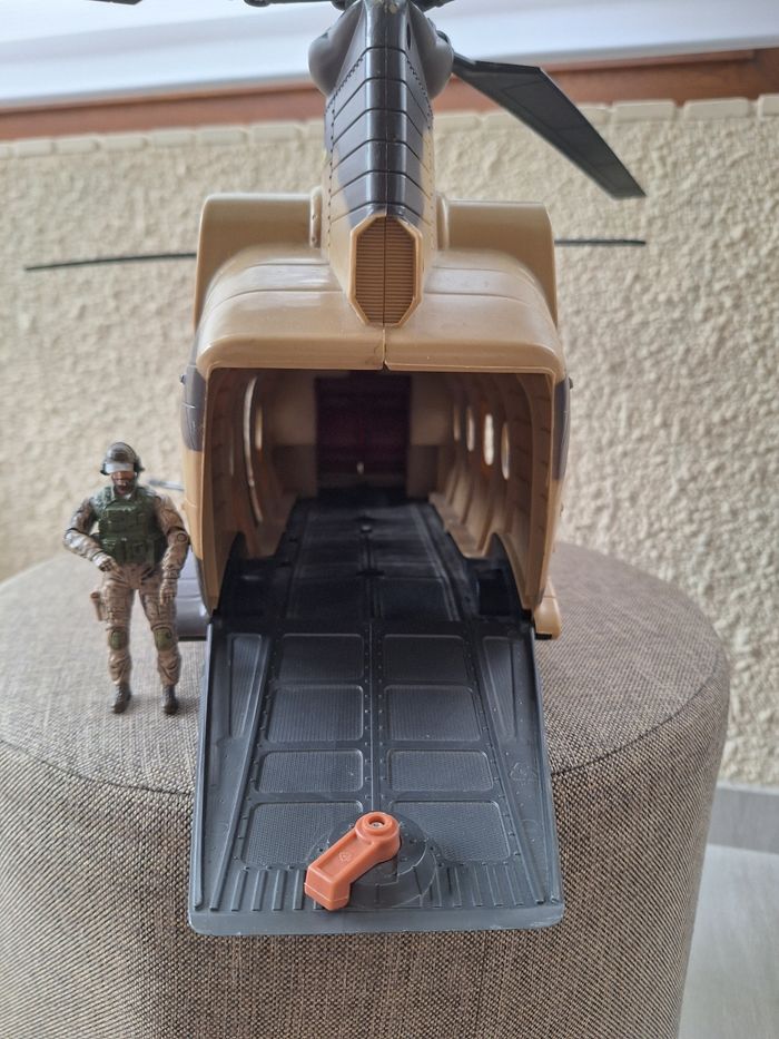 Hélicoptère de combat - photo numéro 3