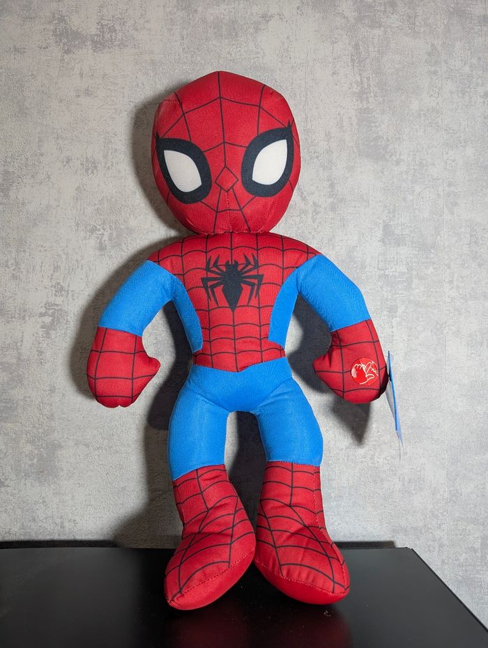 Spiderman peluche avec sons 50cm