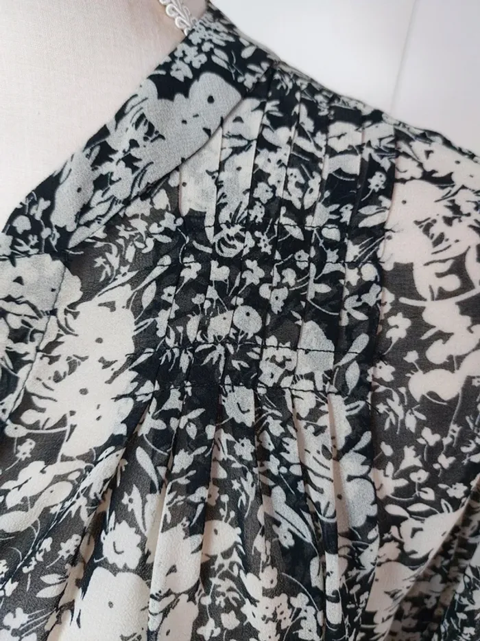 Jolie blouse en voile noire et blanche - photo numéro 5
