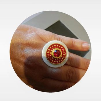 Grosse bague originale fantaisie rouge et or neuve avec étiquette bijouterie