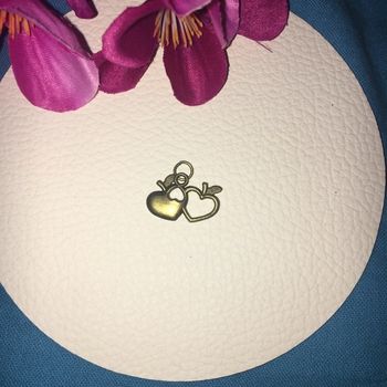 Pendentif fantaisie métal doré vieilli coeurs pomme amour love