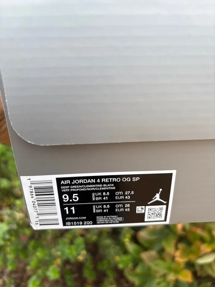 Jordan 4 Undefeated - Taille 43 - - photo numéro 9