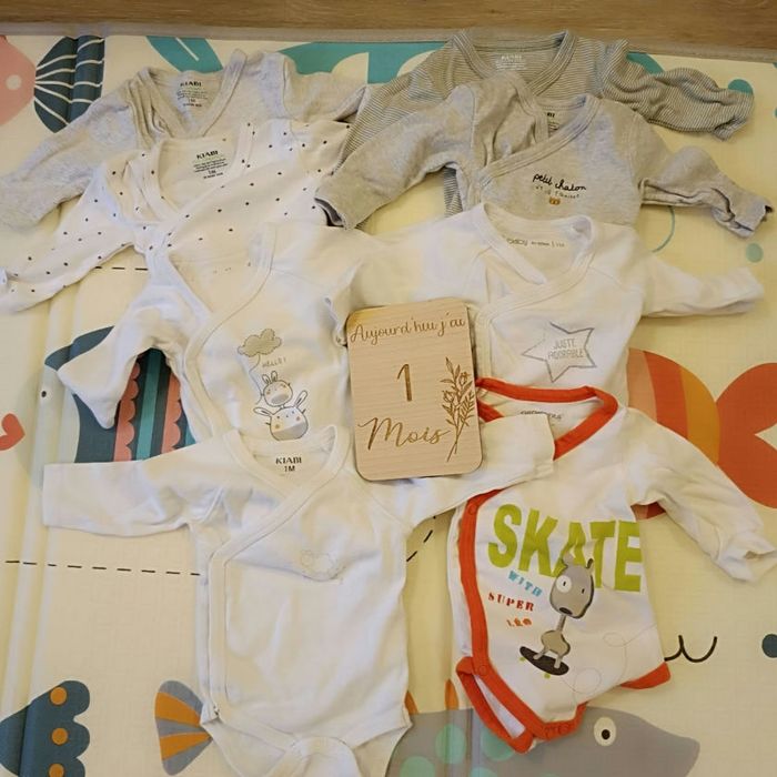 Lot 8 bodies taille 1mois