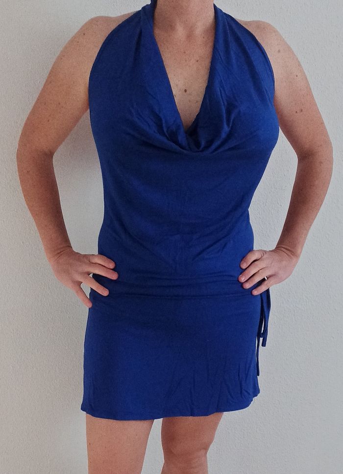 Robe décolletée et dos nu