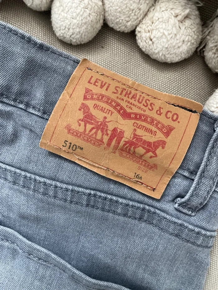 Short en jean Levis 16 ans /34 - photo numéro 3