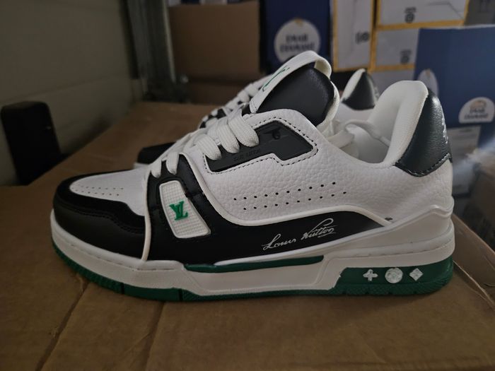Basket chaussure taille 43 neuve vert blanc