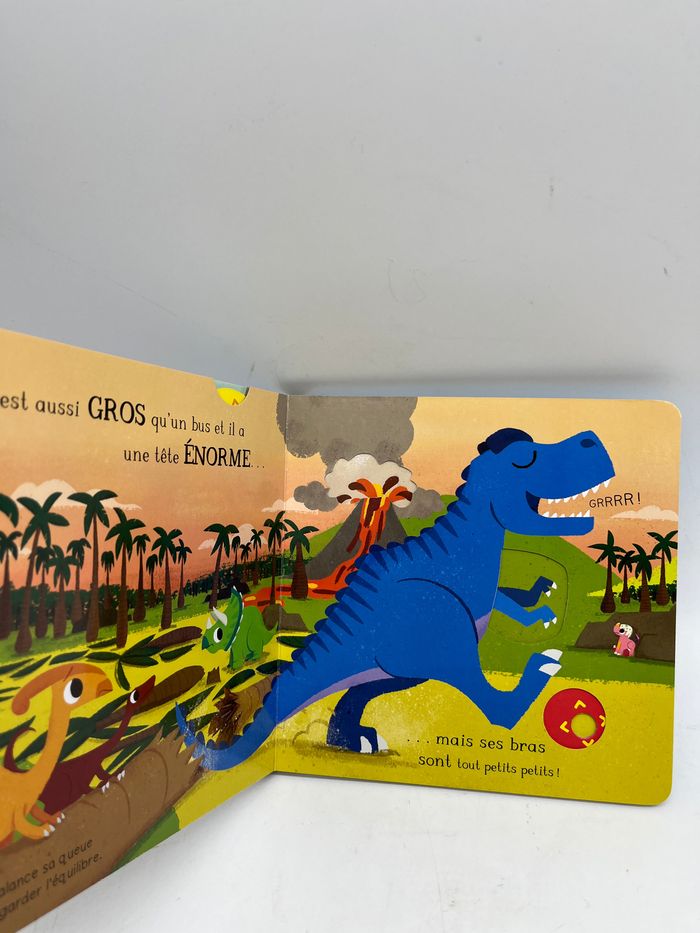 livre  Dinosaure Le tyrannosaure livre animé avec tirette Neuf - photo numéro 4