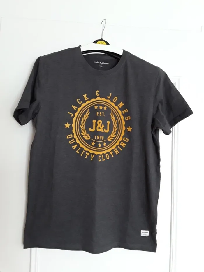 Tee shirt
