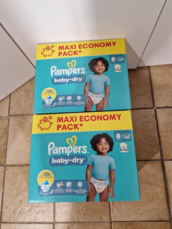 136 couches Pampers baby-dry taille 8